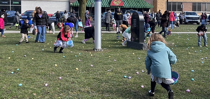 Easter Bunny hopped through Norwich for annual egg hunt